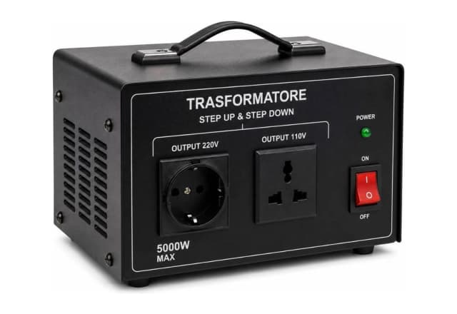 230/120 V transformer for on-set electrical use