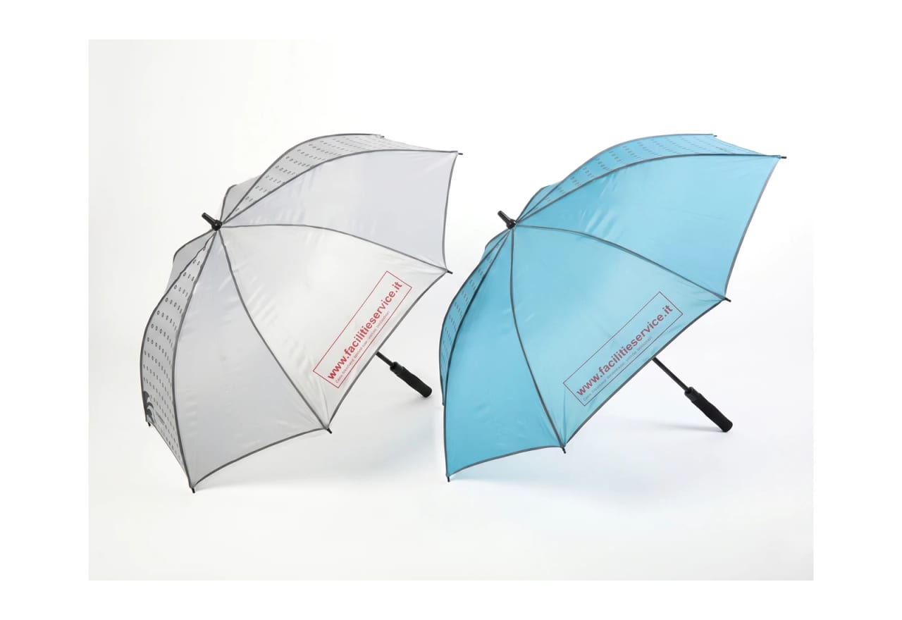 White and blue Facilitieservice set umbrellas
